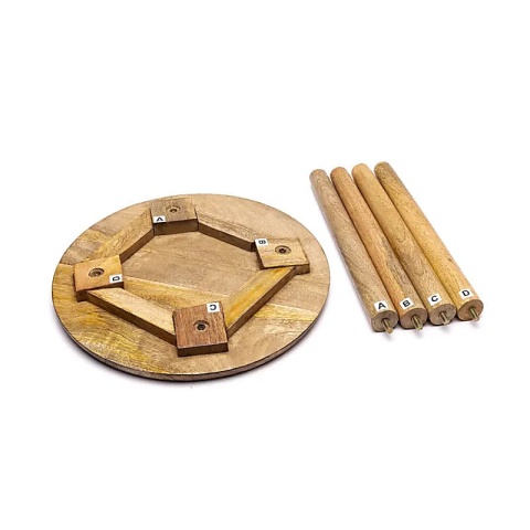 Drewniany stolik kawowy z symbolem Mandali Mandala