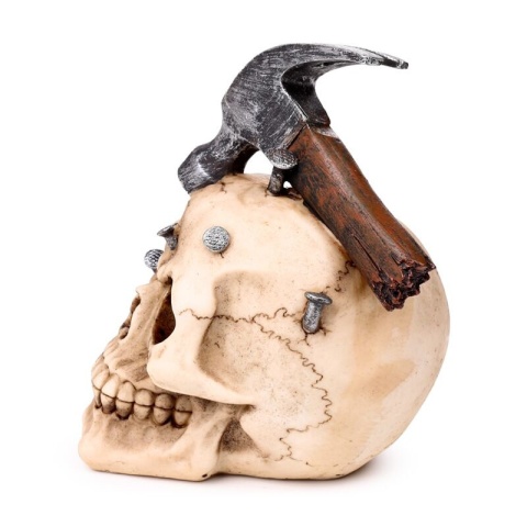 Czaszka z młotkiem i gwoździami - skull 18cm