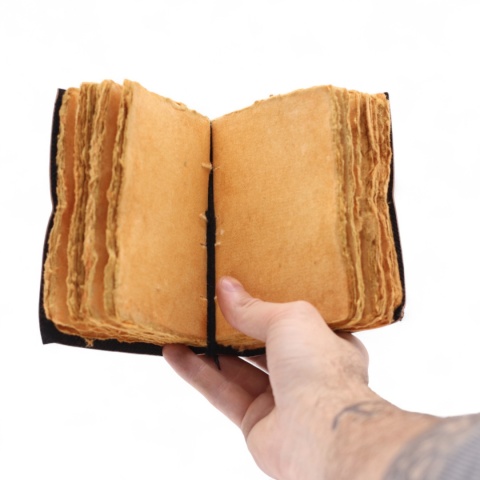 Skórzany Notatnik z Postarzanym Papierem - The Stories I Tell Myself